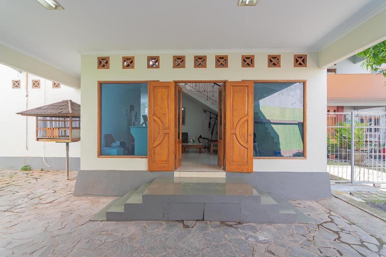 Reddoorz @ Pemuda Street Ξενοδοχείο Cirebon Εξωτερικό φωτογραφία